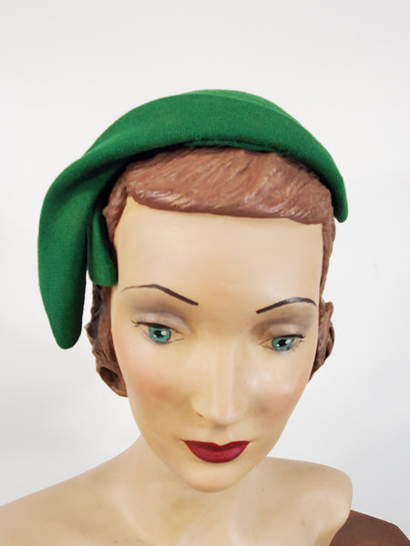1950s sculptural hat in bright green