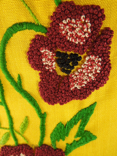 Robe Shift en lin irlandais brodé jaune des années 60