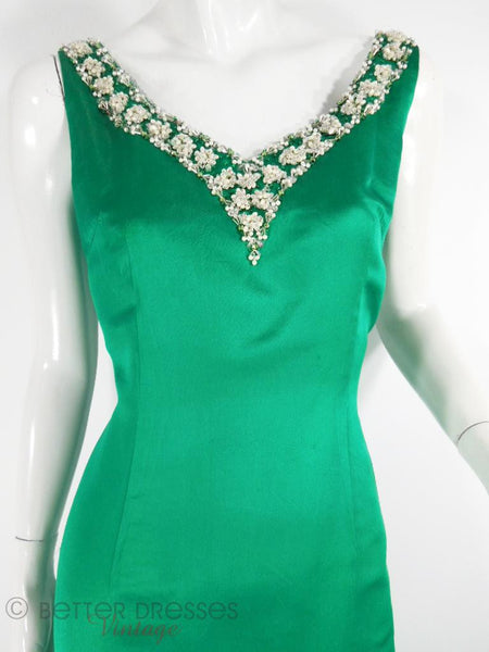 Robe perlée en satin vert Kelly des années 60