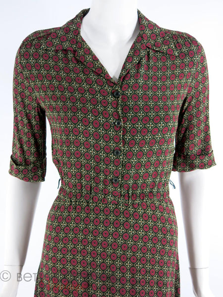 Vintage 1970s or 80s Dress - close