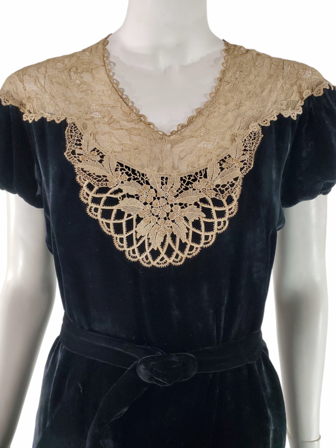 30s Black Velvet Puff Sleeve Evening Dress With Lace Better Dresses Vintage 30s Black Velvet Puff Sleeve Evening Dress With Lace Better Dresses Vintage
