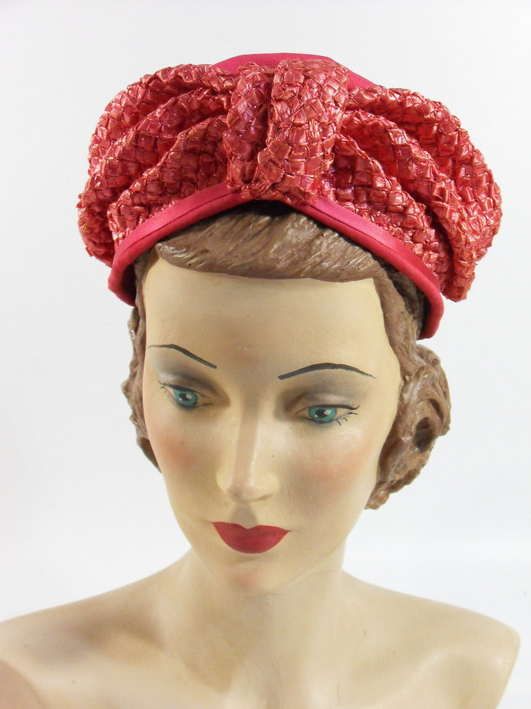 Chapeau turban en paille rose fuchsia vintage des années 60 de Regenstein's  sur Peachtree – Better Dresses Vintage