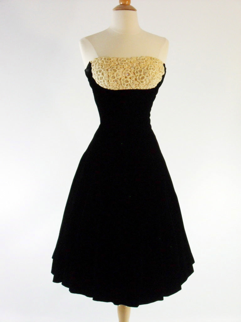 Vintage 50s Strapless Black Velvet Shelf Bust Full Skirt Party Dress Better Dresses Vintage Vintage 50s Strapless Black Velvet Shelf Bust Full Skirt Party Dress Better Dresses Vintage