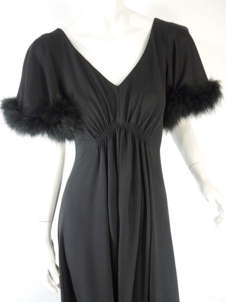 Robe d’hôtesse noire Marabou Trim des années 70