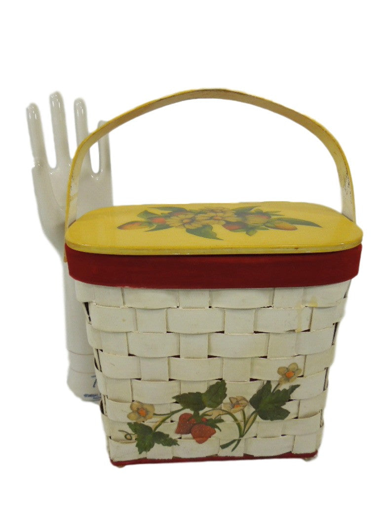 70s Basket Purse With Strawberries