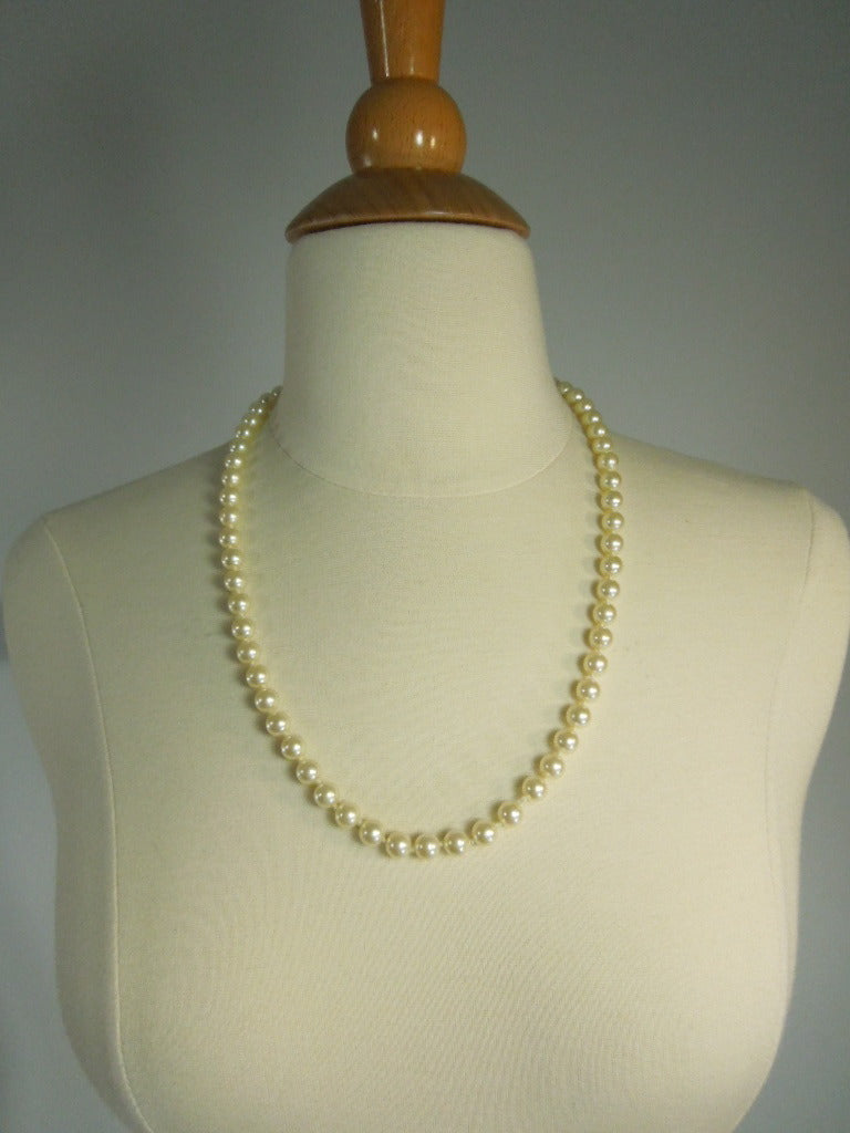 Sarah Coventry 1950s Faux Pearl Necklace.