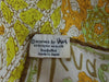 Foulard Vera Neumann des années 70 en vert, or, marron