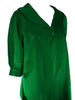 Manteau d’opéra en satin vert émeraude des années 50