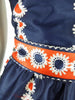 Robe de jour rouge, blanche et bleue des années 70
