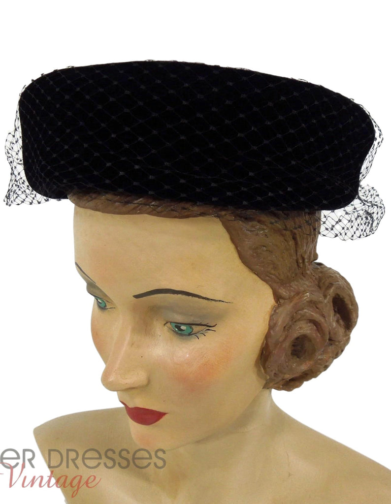 60s pillbox hat in black velvet with veil