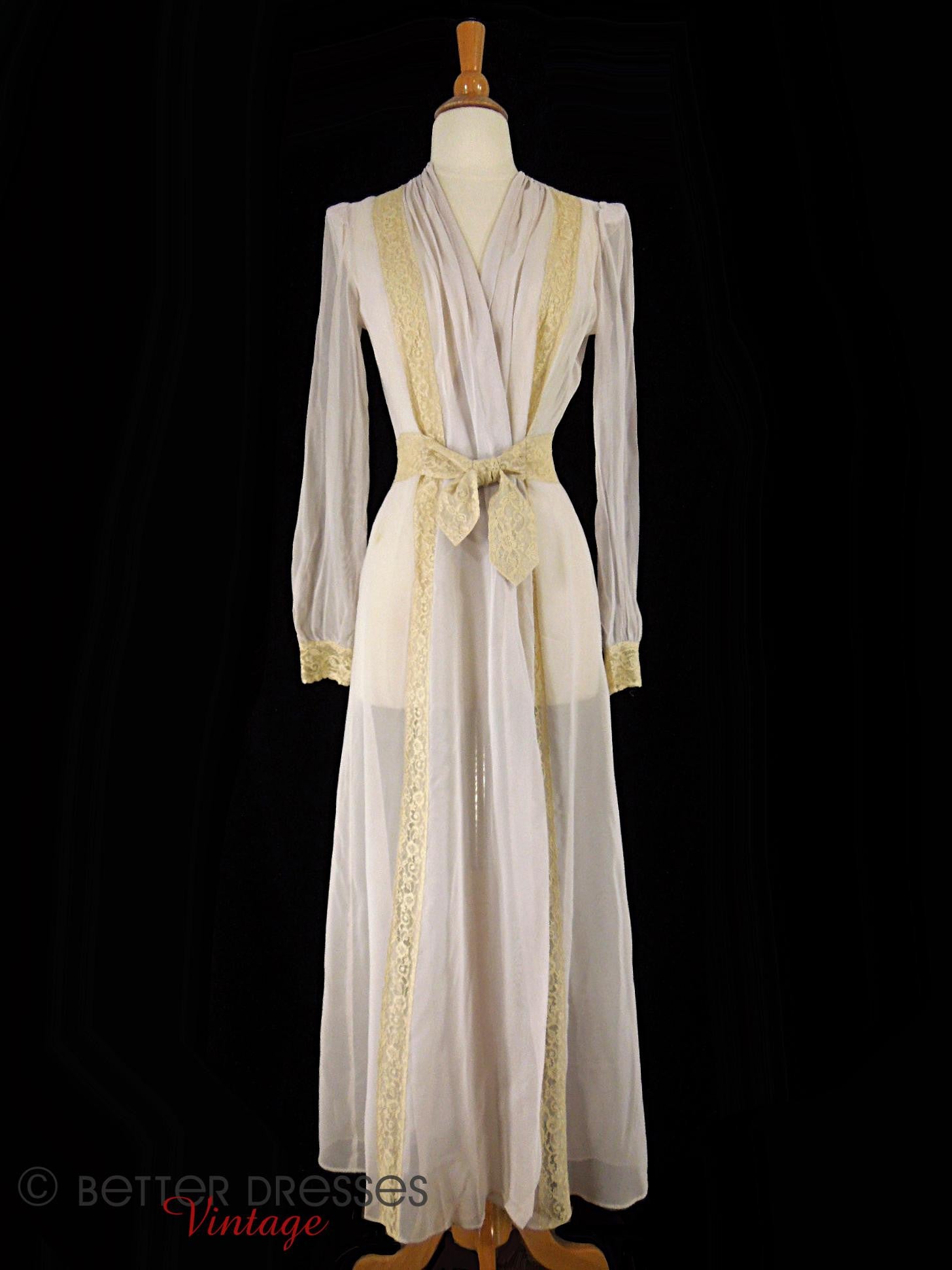 Vintage 1930s Peignoir Robe by Hobert Lavender and Lace - sm, med Better Dresses Vintage Vintage 1930s Peignoir Robe by Hobert Lavender and Lace - sm, med Better Dresses Vintage