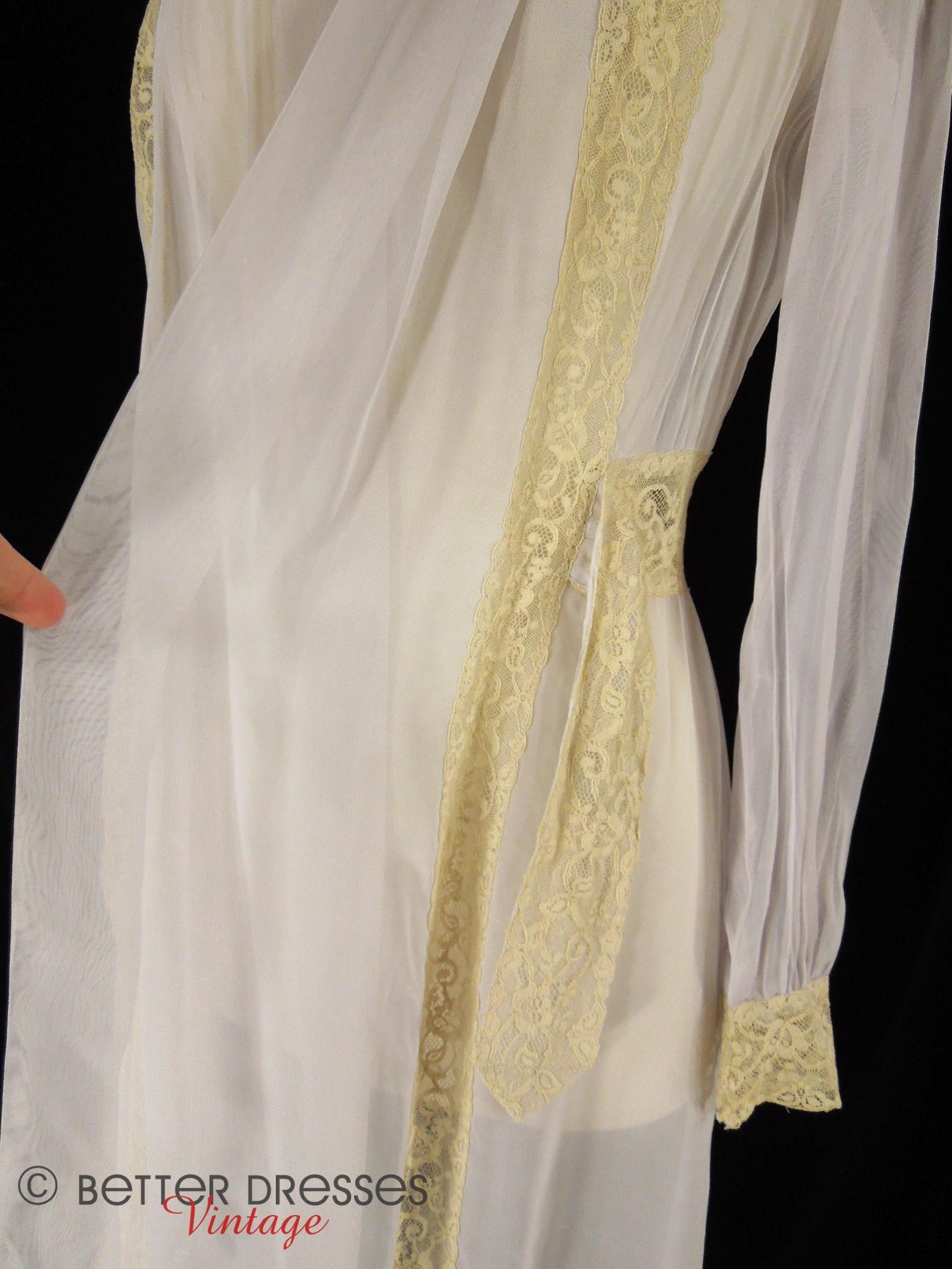 Vintage 1930s Peignoir Robe by Hobert Lavender and Lace - sm, med ...