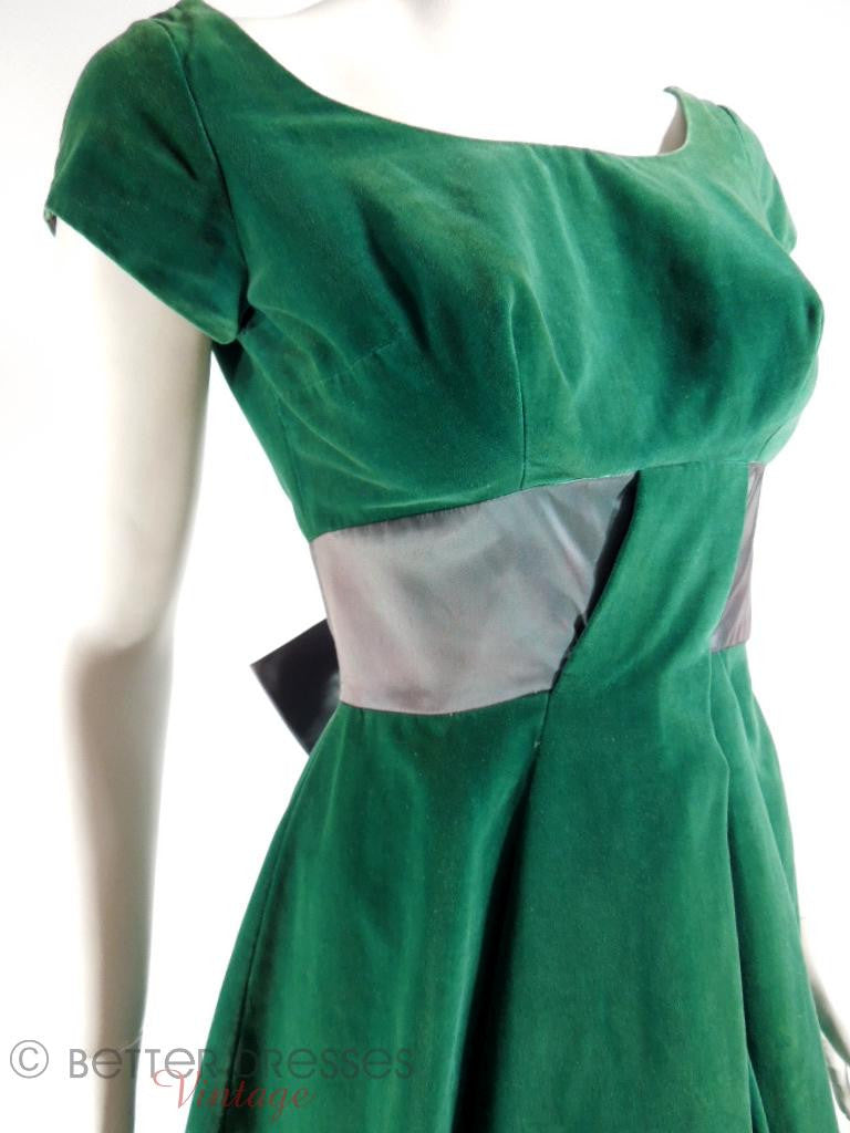 Robe de soirée en velours vert années 50