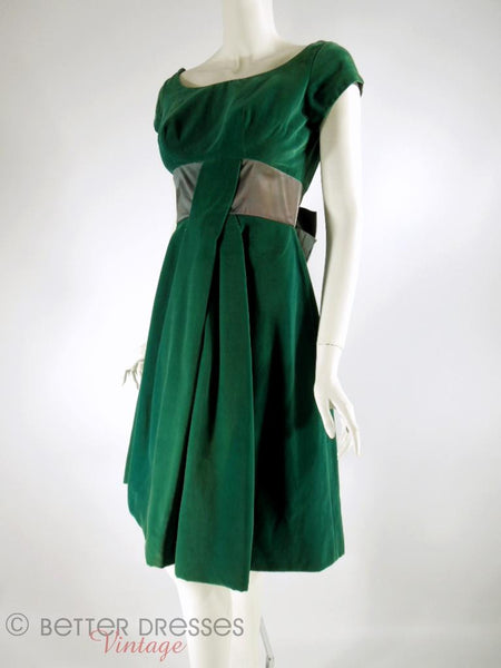 Robe de soirée en velours vert années 50