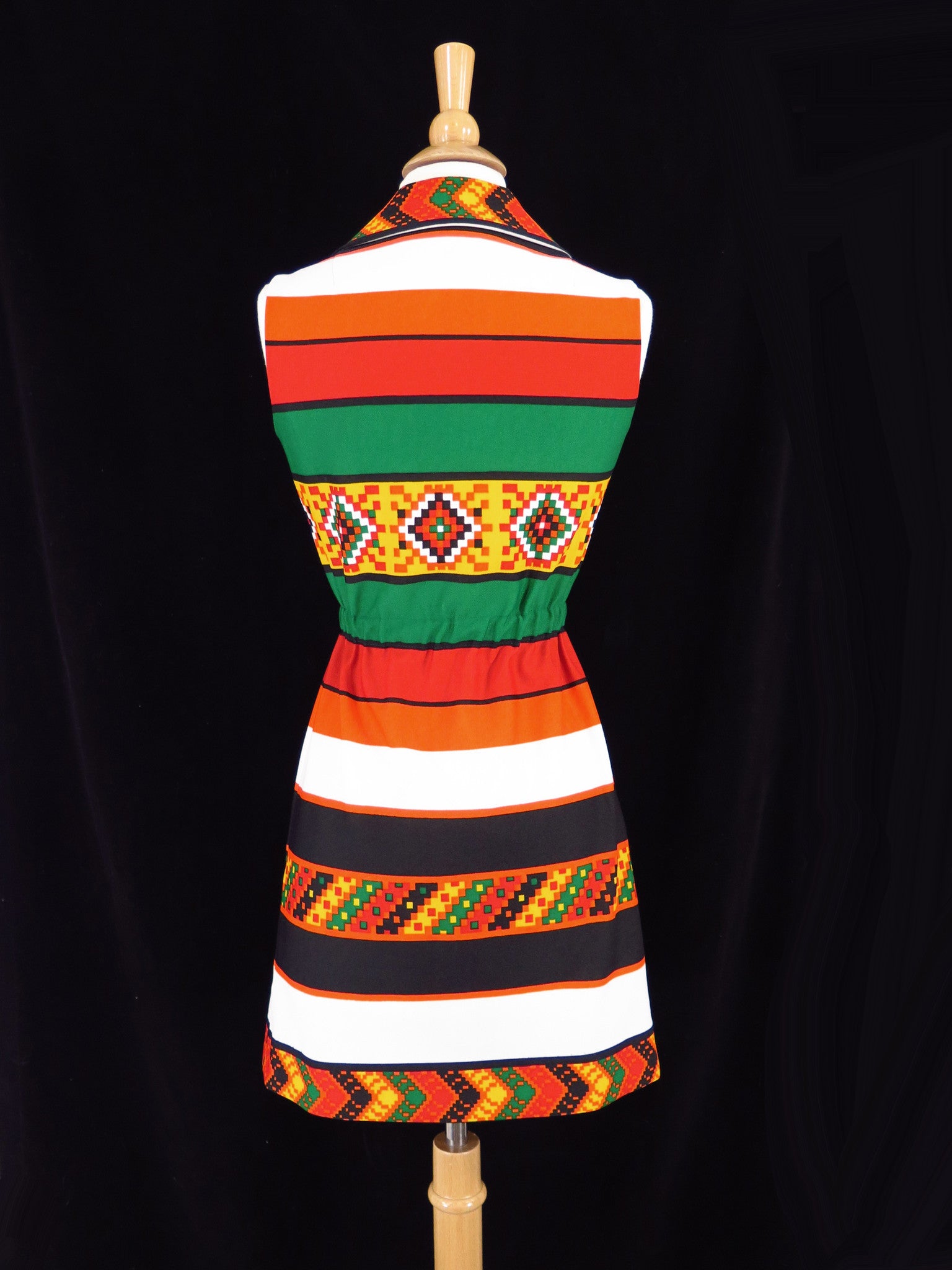 seventies mini dress 60s/70s Mini Dress in Bold Aztec Print Better Dresses Vintage seventies mini dress 60s/70s Mini Dress in Bold Aztec Print Better Dresses Vintage