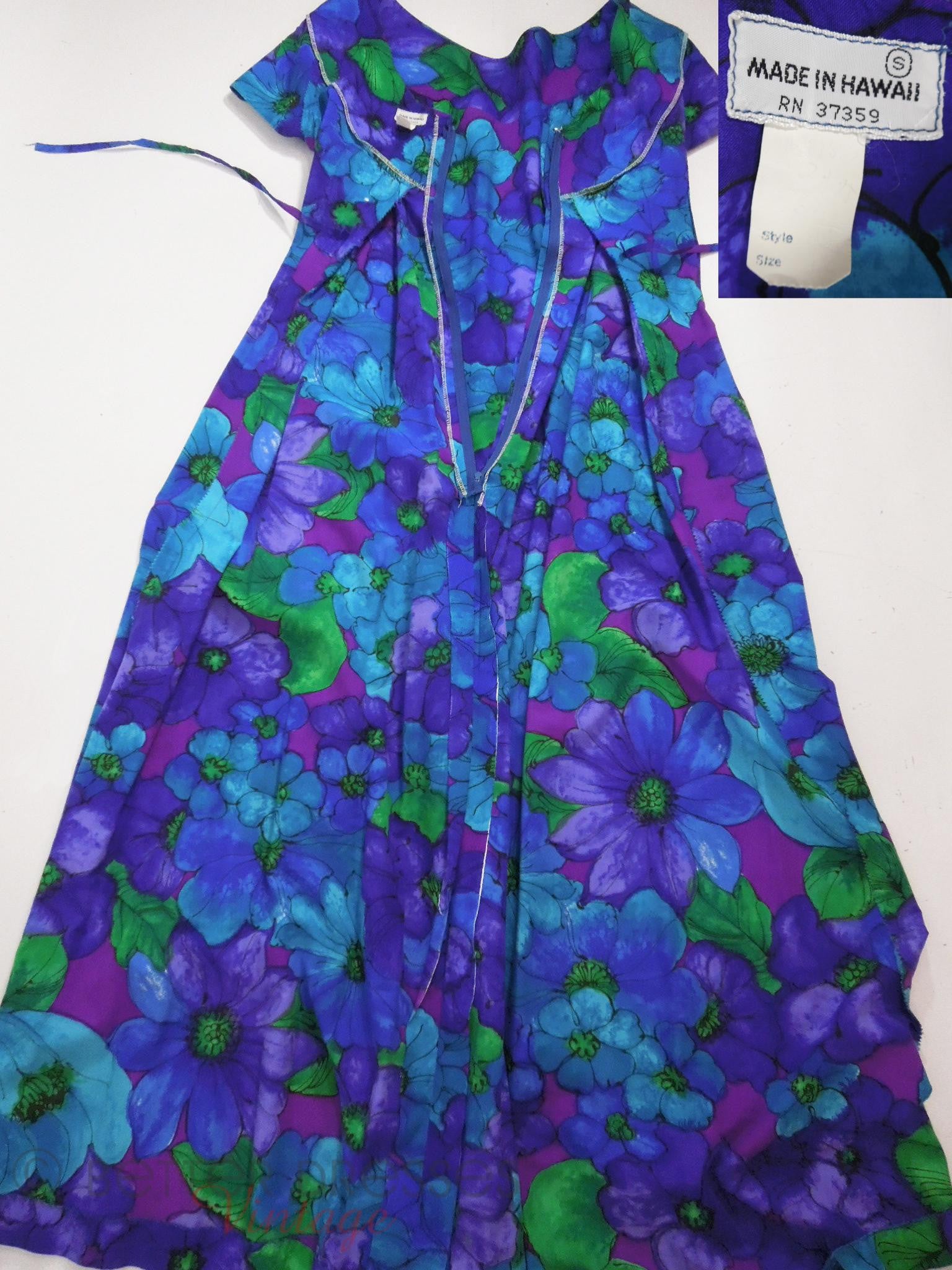 Dress in the online 60s and 70s