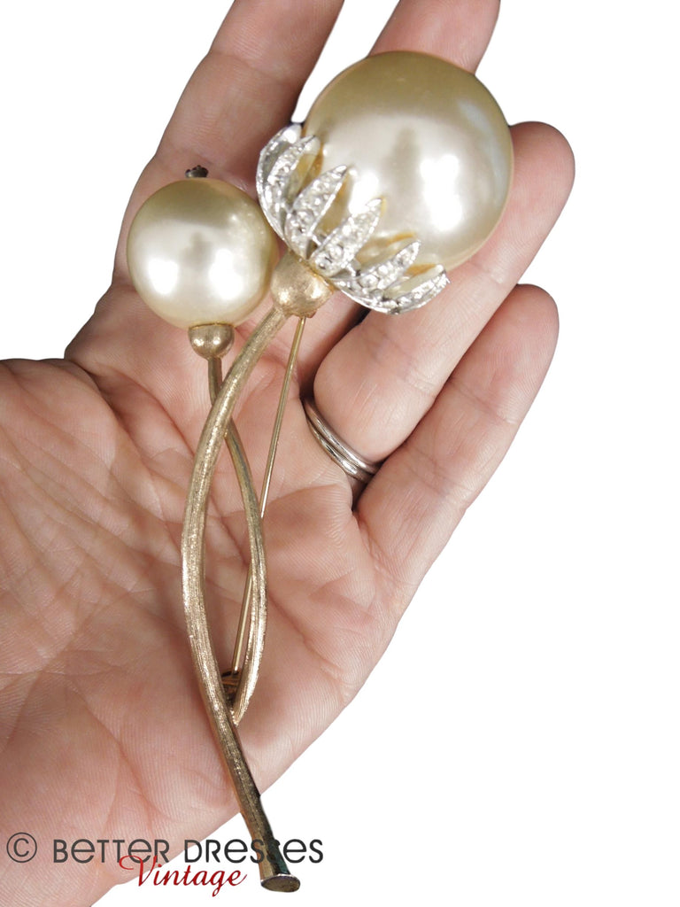 Vintage brooch with enormous faux pearls