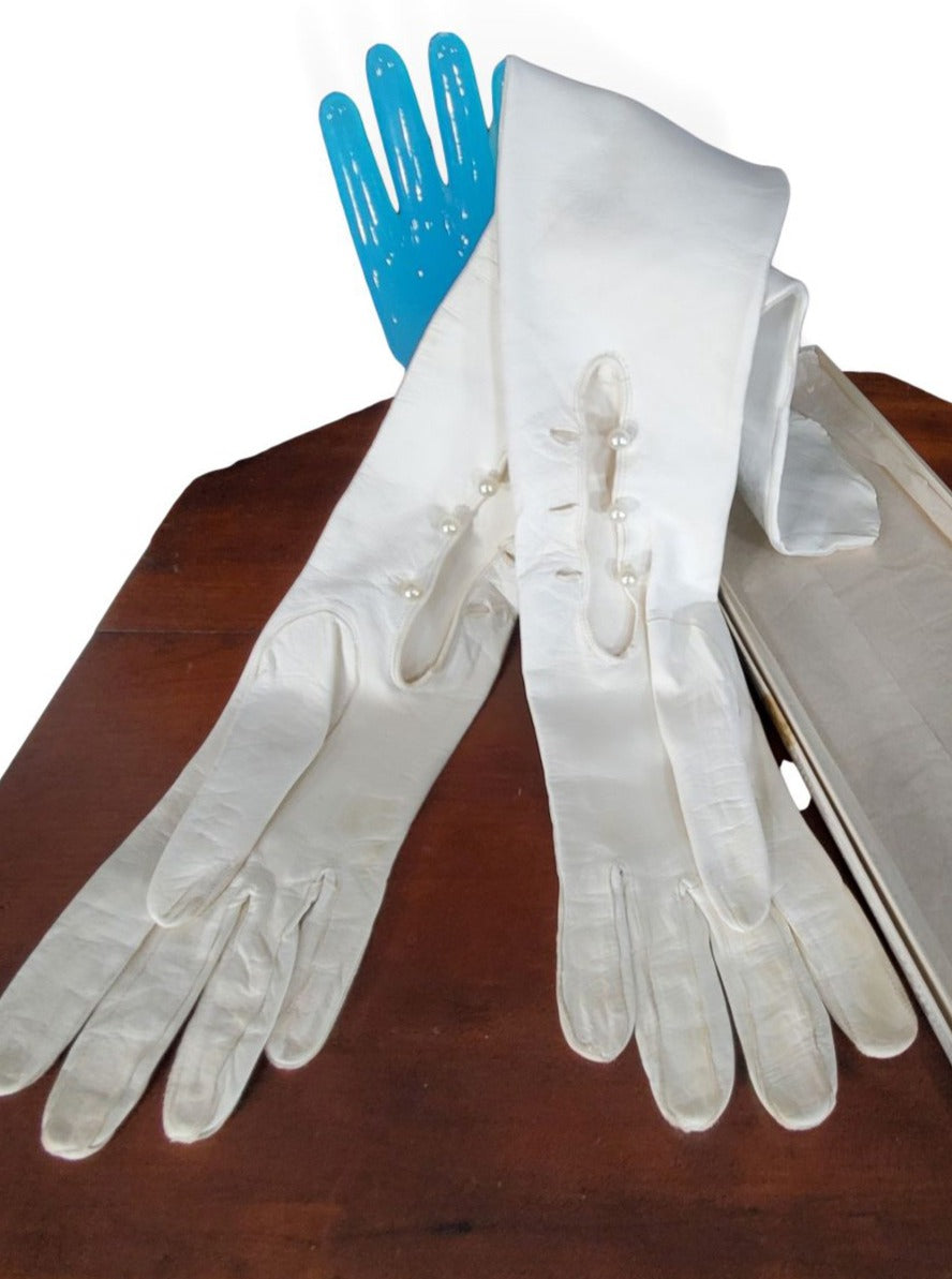 50s White Doeskin Opera Gloves 50s White Doeskin Opera Gloves